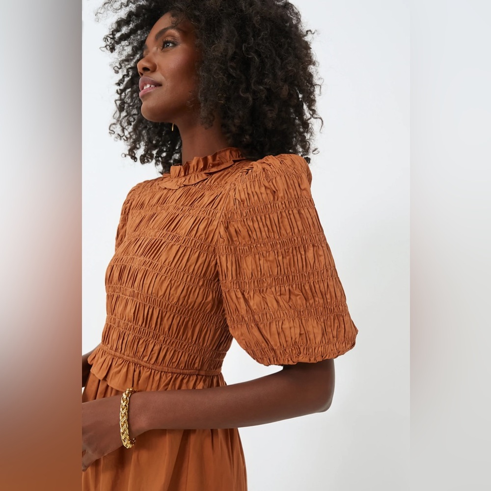 Moon River Exclusive Caramel Bubble Sleeve Smocked Midi Dress - Picture 2 of 13